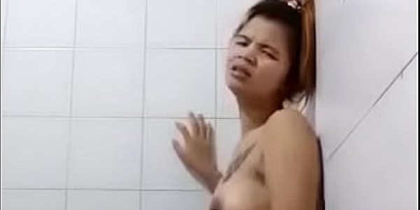 ดูคลิปโป๊ ผัวเลียหีเมียในห้องน้ำ สาวนมใหญ่หุ่นดีเย็ดกันในห้องน้ำโดนยืนเลียหี