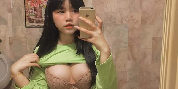 ดูรูปโป๊ สาวหน้าหมวยมาโชว์นมบึ๊ม หัวนมชมพูน่าเลีย น่าจับเย็ดรูหีมาก ๆ