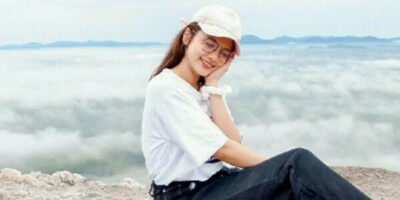 รูปหีสาวสวย สาวเเว่นมาโชว์นมสวย โดนเเฟนหนุ่มอ้อนให้ถ่ายหีมาให้ดูหน่อยครับ