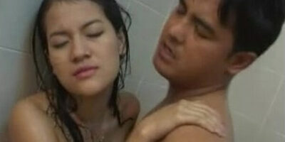 หนังโป๊ไทยเก่า ๆ เเอบไปเย็ดหีตอนพี่อาบน้ำ เจอน้องต่างเเม่สุดเงี่ยนกระเเทกมิดลำ