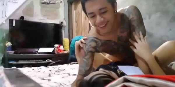คลิปโป๊ไทย หนุ่มตัวลายเย็ดหีสาวสวย จับควยใหญ่ๆ ยัดสดเสียบเข้ารูหีร้องเสียวซี๊ด