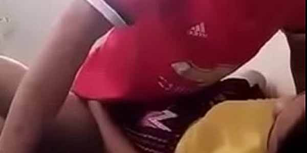 คลิปหลุดดูฟรี ทางบ้าน เย็ดกันกลางวันแสก ๆ ควักควยใหญ่เย็ดน้ำแตกเลอะเต็มหี