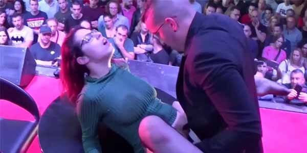 หนังเอ็กซ์ใหม่ บ่าวสาวฝรั่ง เย็ดโชว์เด็ดกลางเวที ไม่อายเลยเล่นซะหีน้ำแฉะตาม