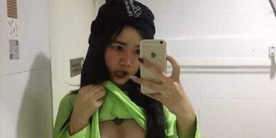 รูป xx สาววัยรุ่นขี้เงี่ยน ถ่ายเสียวในห้องลองชุด เลือกเสื้อไม่ได้เลยถ่ายให้เเฟนดู