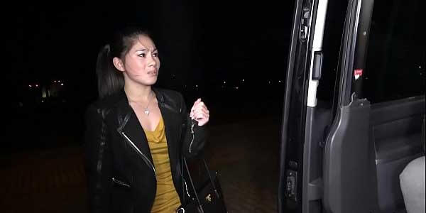 หนัง x ใหม่ไทย หนุ่มฝรั่งใจร่านอยากลอง พาสาวไทยมาเย็ดบนรถ เอาสดจนน้ำเเตก