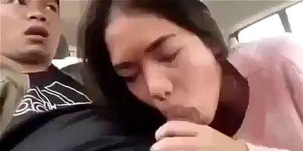คลิปลับ หนุ่มติวเตอร์คนดังทางโคราชคนเดิม นัดสาวจาก Tindre มา อมควยให้หนุ่มหื่นในรถ